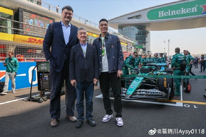 聯(lián)動F1！翟曉川曬與姚明、阿隆索、范志毅、周冠宇等的合照