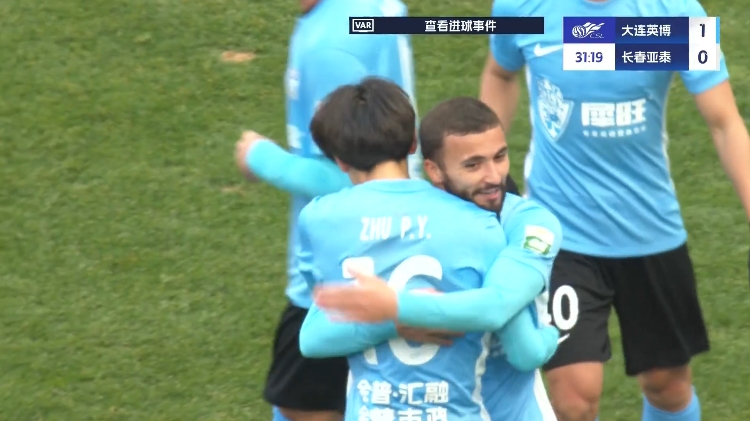 19歲朱鵬宇中超處子球！大連英博1-0領(lǐng)先長(zhǎng)春亞泰，馬萊萊助攻