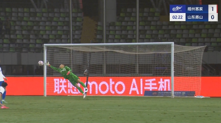 梅州開場2分鐘1-0泰山！茹子楠不停球抽射世界波攻破王大雷大門