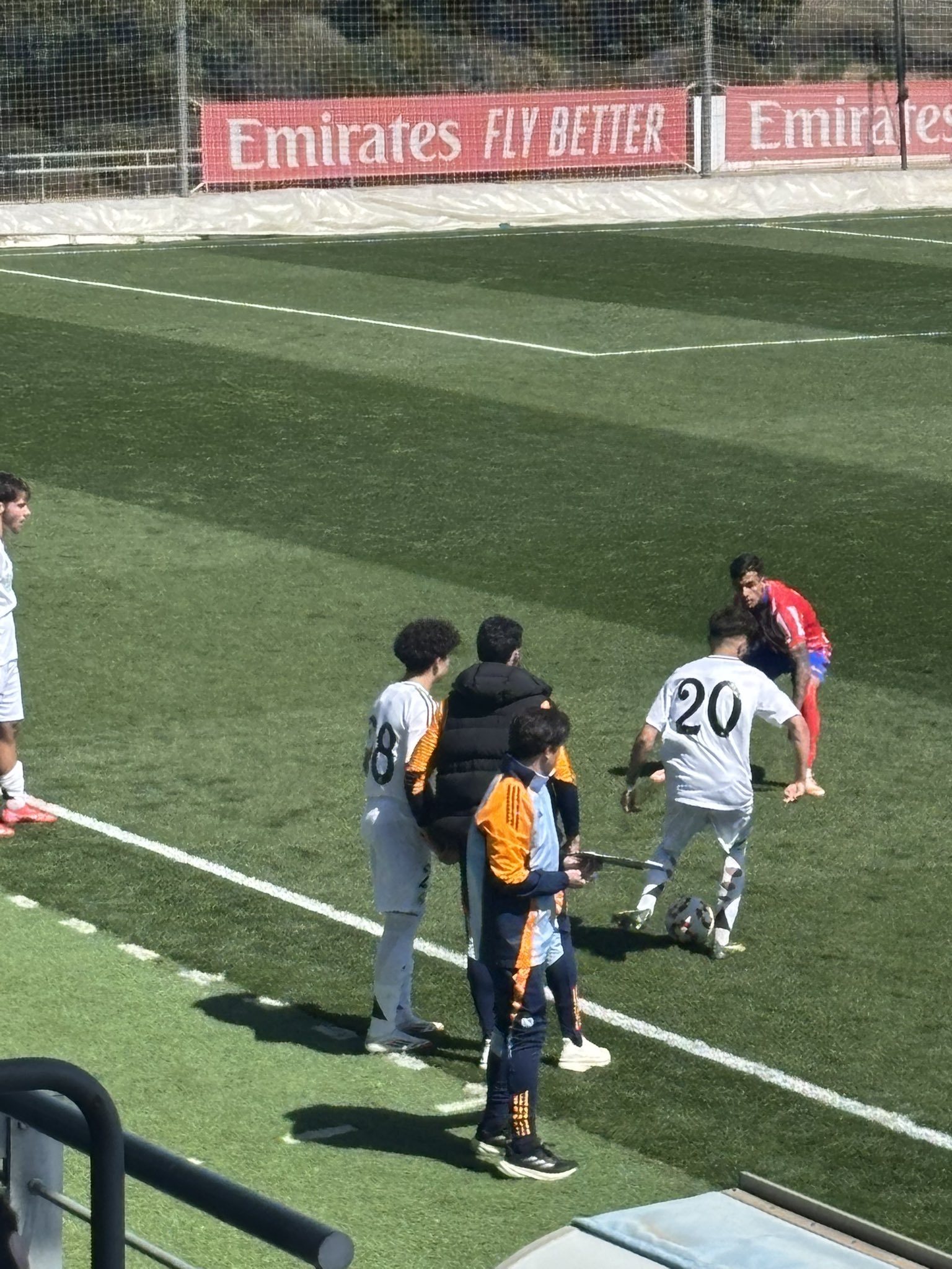 天賦滿滿！馬塞洛15歲兒子恩佐皇馬U19首秀，登場5分鐘腳后跟助攻