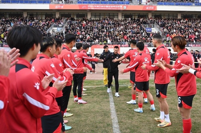 今日賽前，俱樂部為前球員馬曉磊及文爍舉行了退役儀式