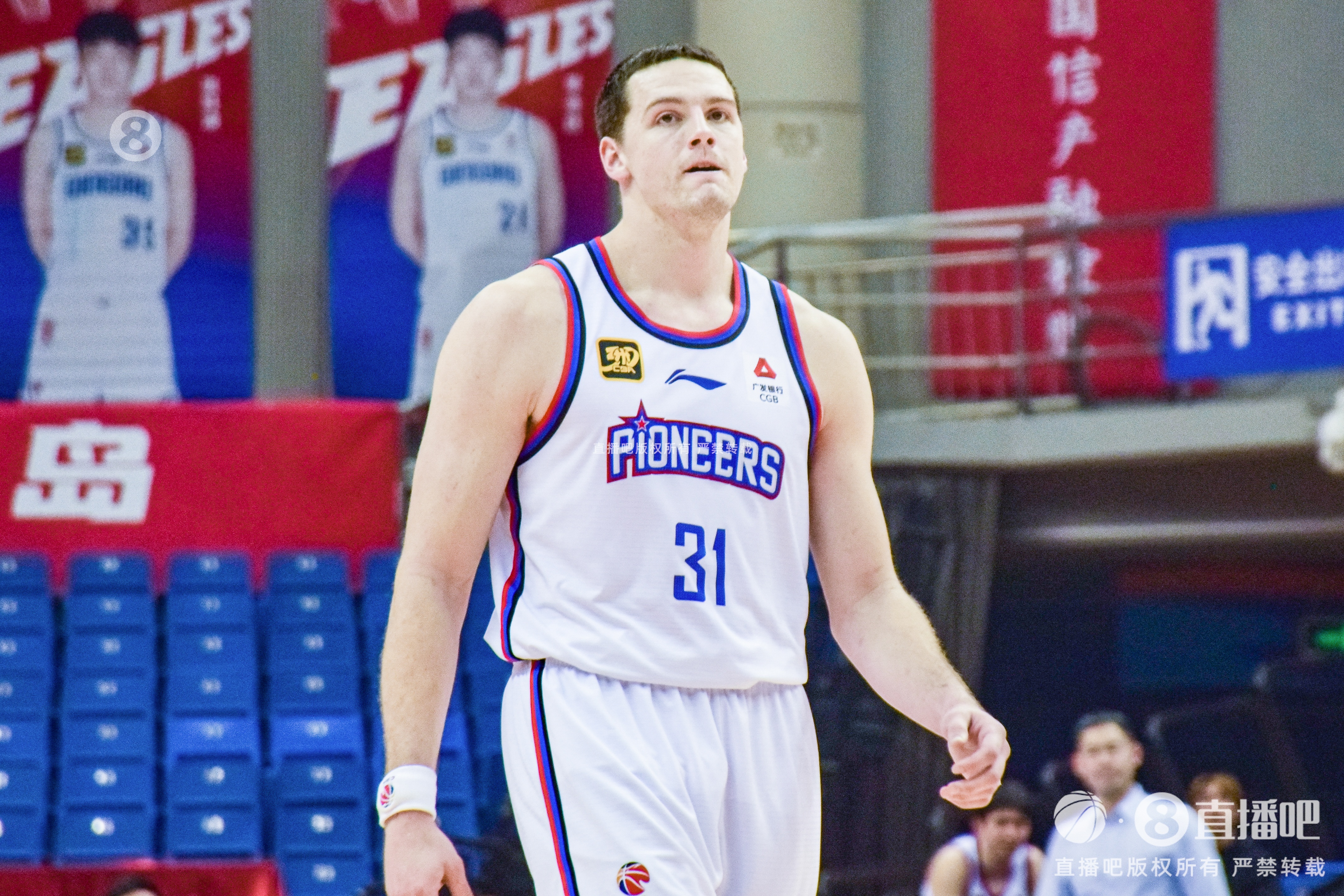 狀態(tài)不對勁！大衛(wèi)-詹姆斯10中3僅拿7分8板4助 4失誤