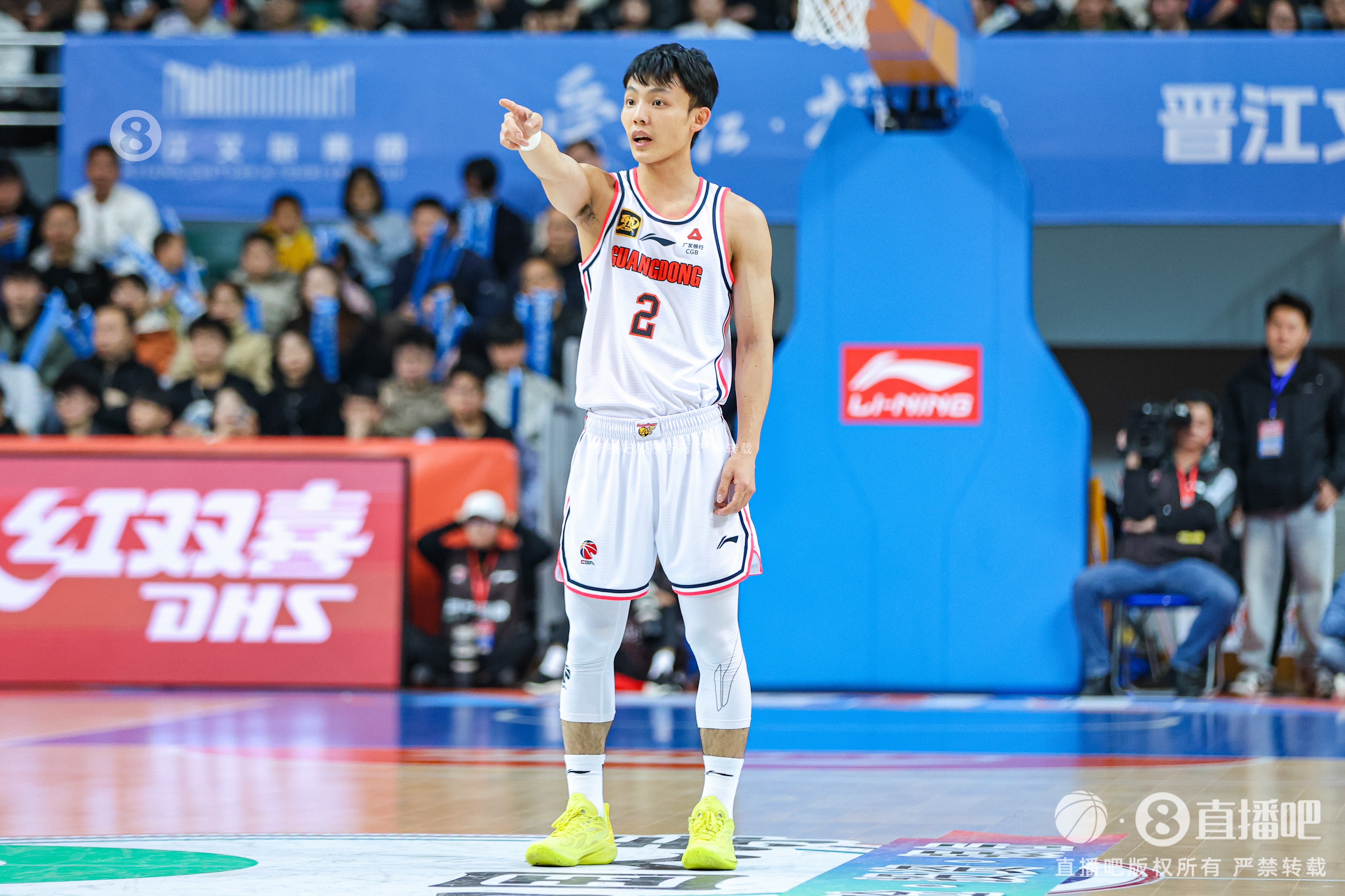 手熱！徐杰打滿(mǎn)首節(jié)5中4拿到10分2助 正負(fù)值+17