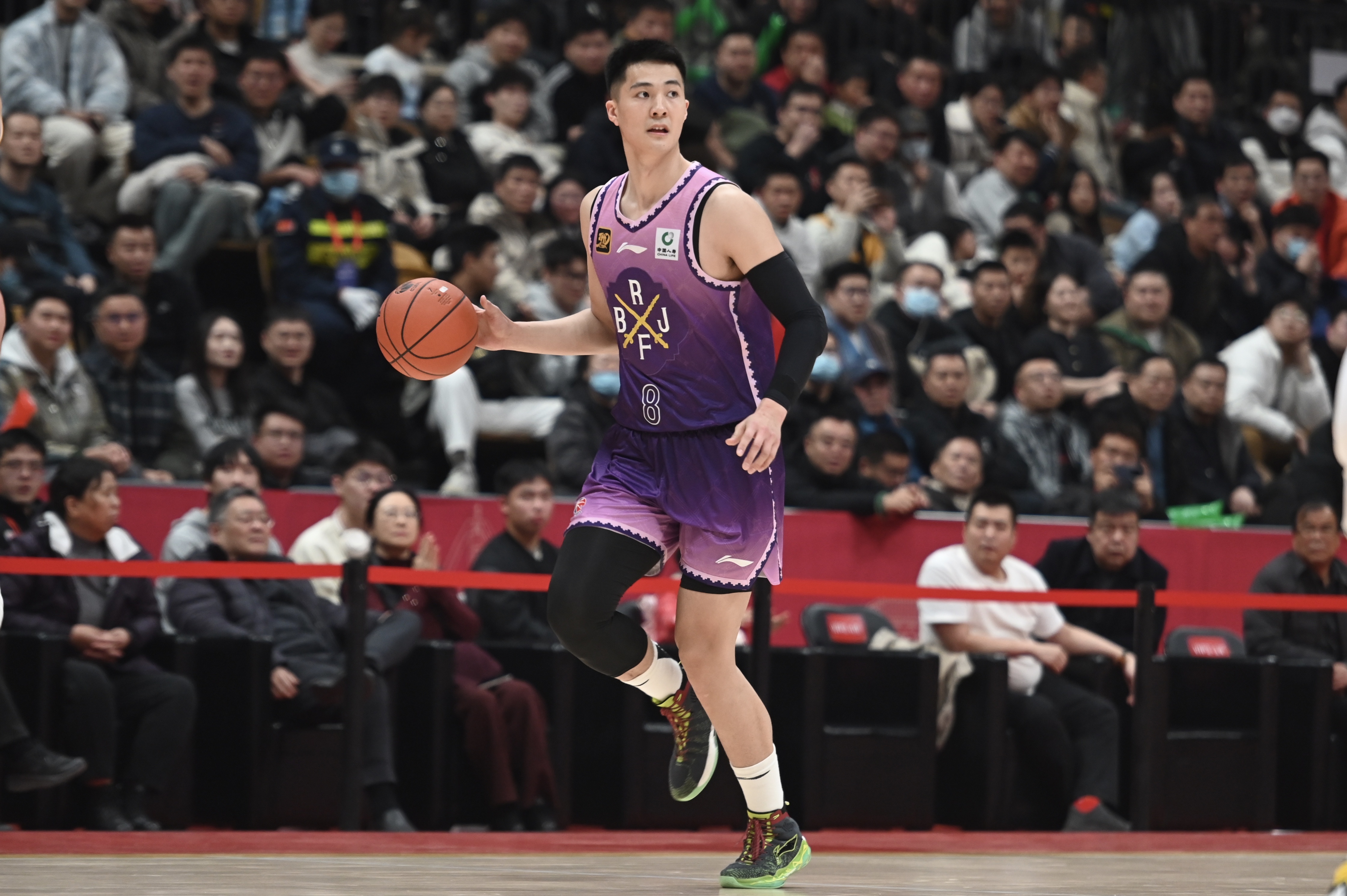 打得不錯(cuò)！朱松瑋半場6中3&三分2中1拿7分&搶下7個(gè)籃板